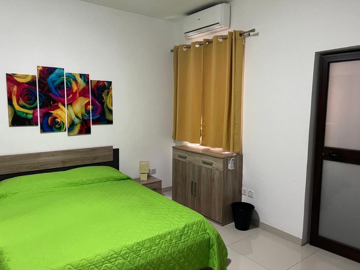 Ferienwohnung Claire'S Court Marsaxlokk Exterior foto